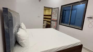 Desk, laptop workspace, free WiFi