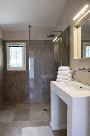 Hair dryer, towels, soap, toilet paper - Villa Janna Hyères-Sea view & private pool (Hyères)