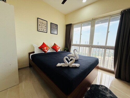 1BR Service Apart Parel 3501 Near TMH By Florastays