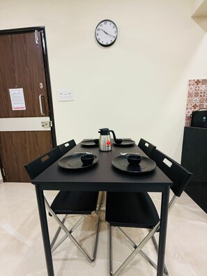 Dining - 1BR Service Apart Parel 3501 Near TMH By Florastays (Mumbai)