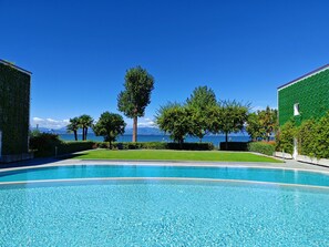 Pool - Gasparina Pool Lakeview & Terrace apartment (Castelnuovo del Garda)