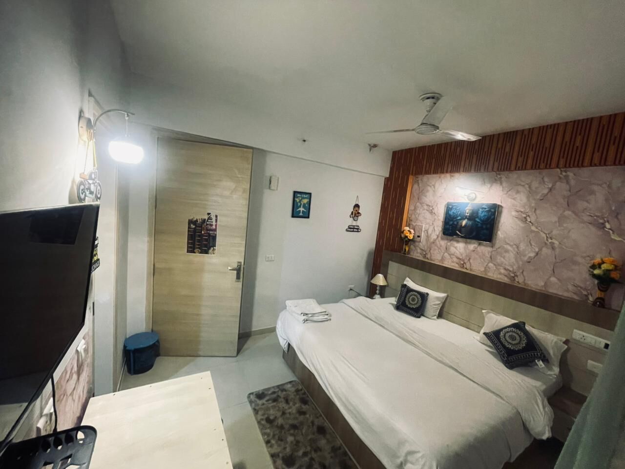 Rollaway beds, free WiFi, bed sheets