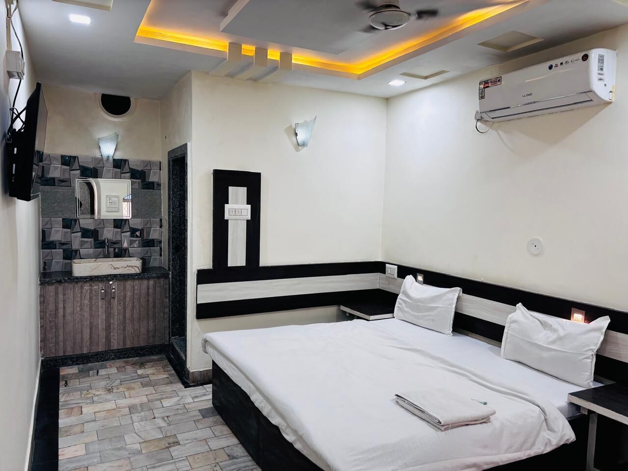 Deluxe Room | Free WiFi