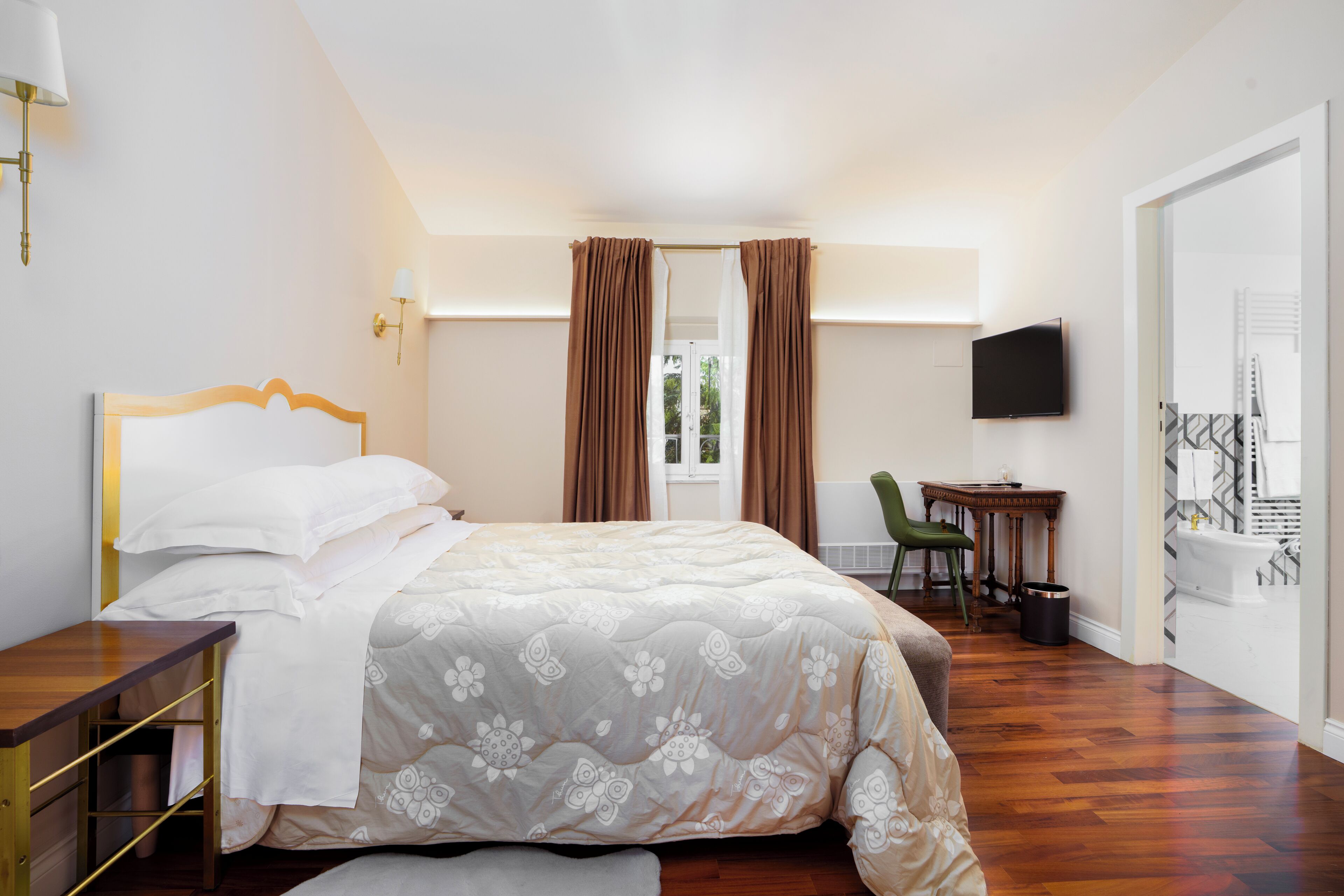 Panoramic Double Room | Premium bedding, down comforters, desk, laptop workspace