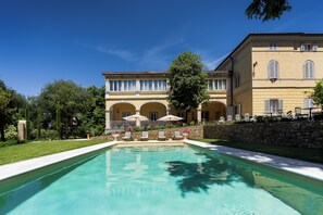 Piscina a l'aire lliure 