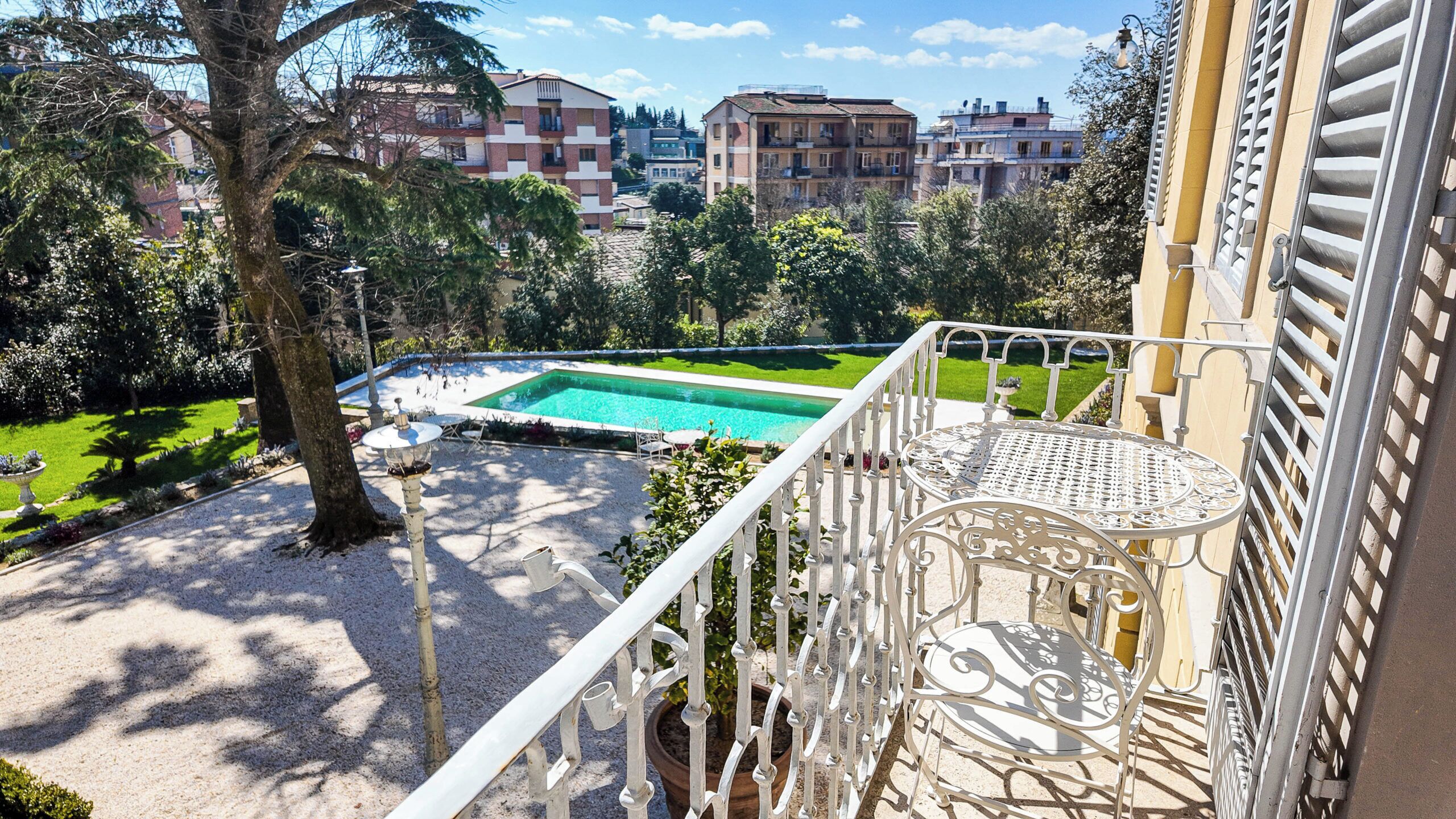 Suite Premier, vista parco | Una scrivania, postazione laptop, Wi-Fi gratuito, lenzuola