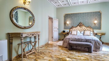 Suite Premier, vista parco | Una scrivania, postazione laptop, Wi-Fi gratuito, lenzuola