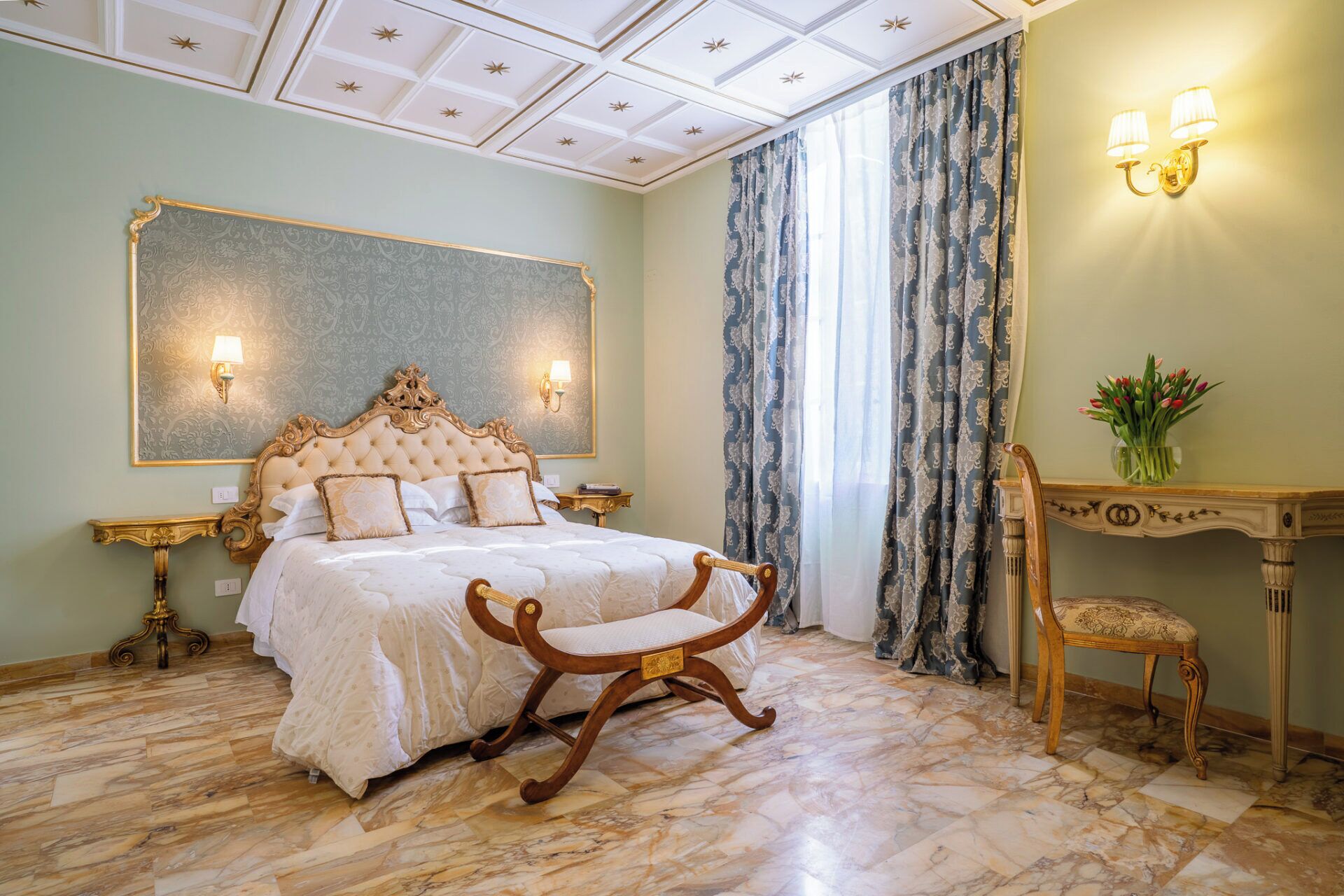 Premier suite, uitzicht op park | Een bureau, een laptopwerkplek, gratis wifi