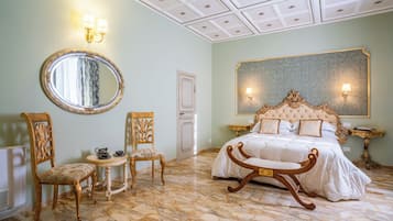 Suite – premier, parkutsikt | Skrivebord, skrivebord for bærbar PC, wi-fi (inkludert) og sengetøy