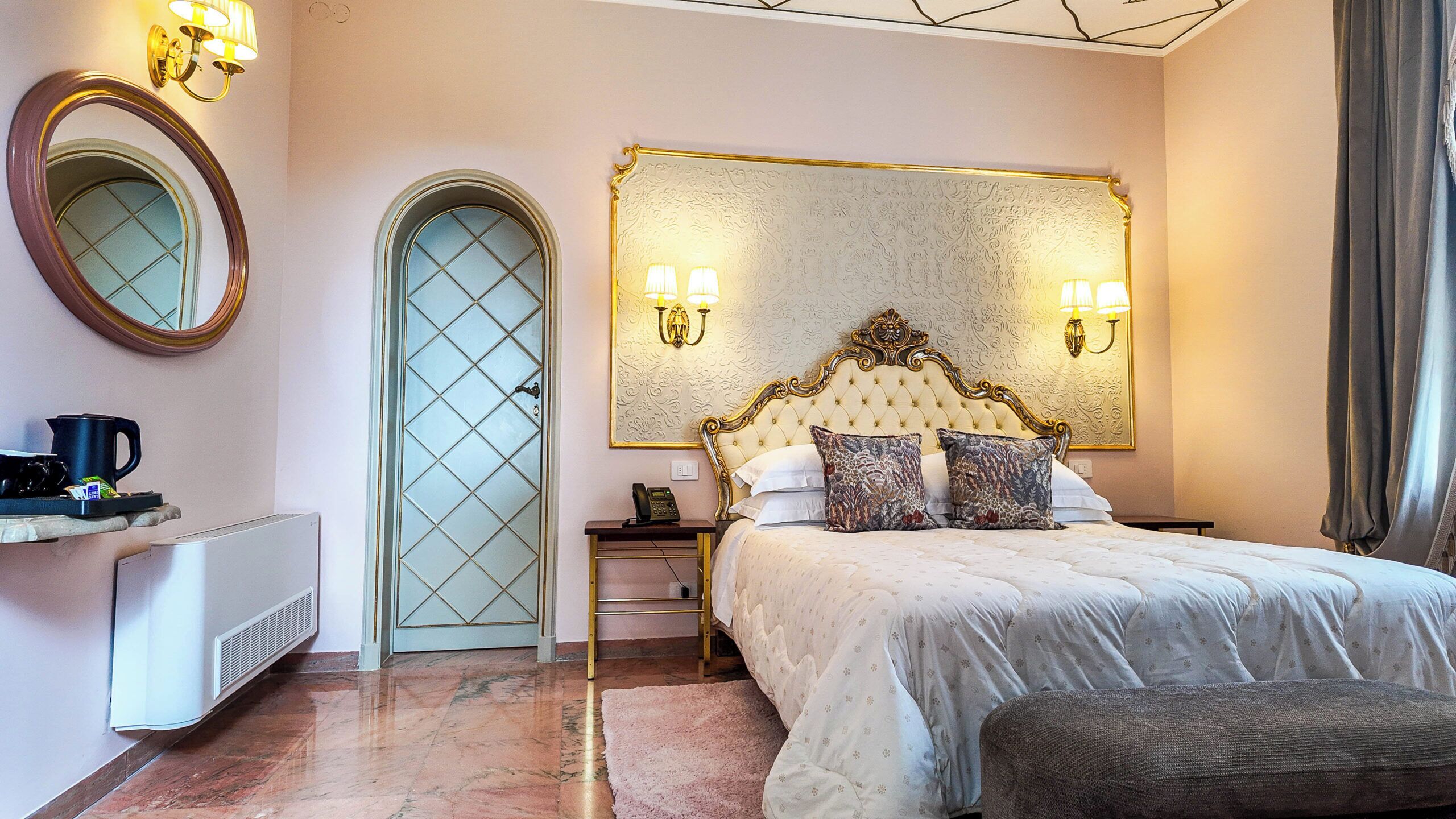 Doppia Deluxe, vista giardino | Una scrivania, postazione laptop, Wi-Fi gratuito, lenzuola