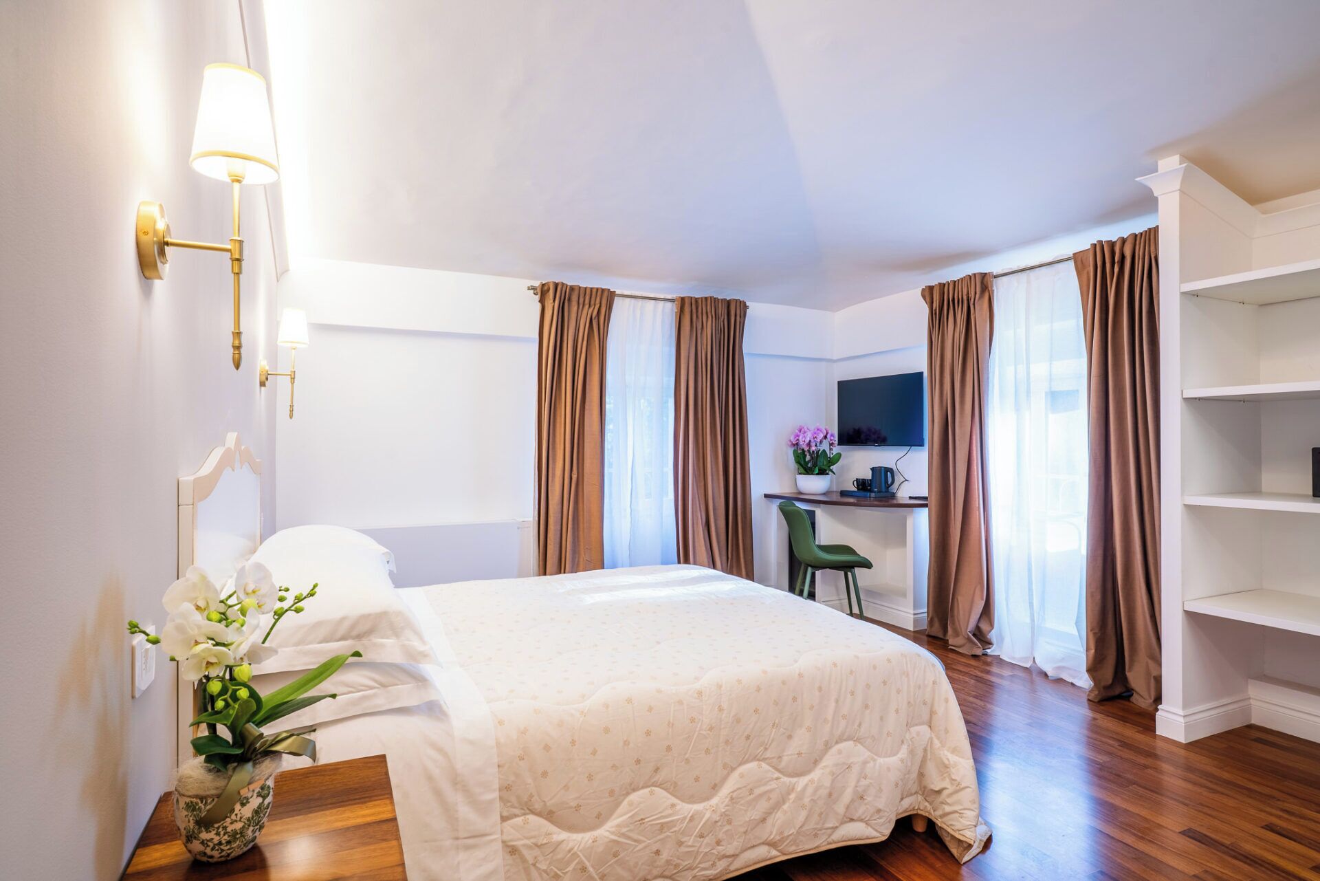 Classic Double Room, Park View | Desk, laptop workspace, free WiFi