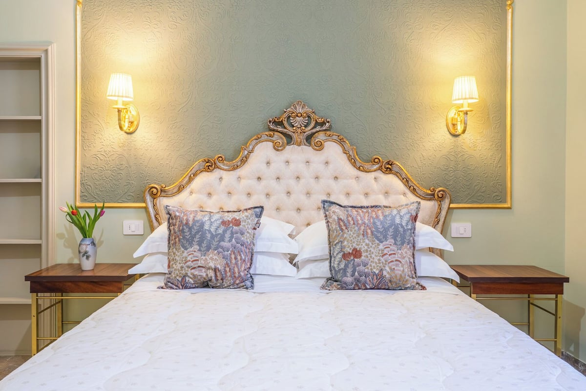 Deluxe Double Room, Courtyard View | Desk, laptop workspace, free WiFi