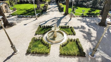 Premier Suite, Park View | Desk, laptop workspace, free WiFi, bed sheets