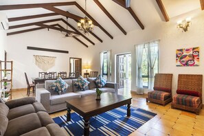 패밀리 빌라 | 거실 공간