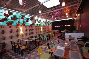 Dining - The Gravity Inn (Indore)