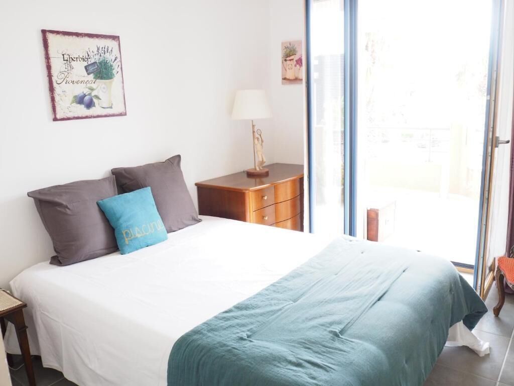 2 bedrooms, iron/ironing board, WiFi