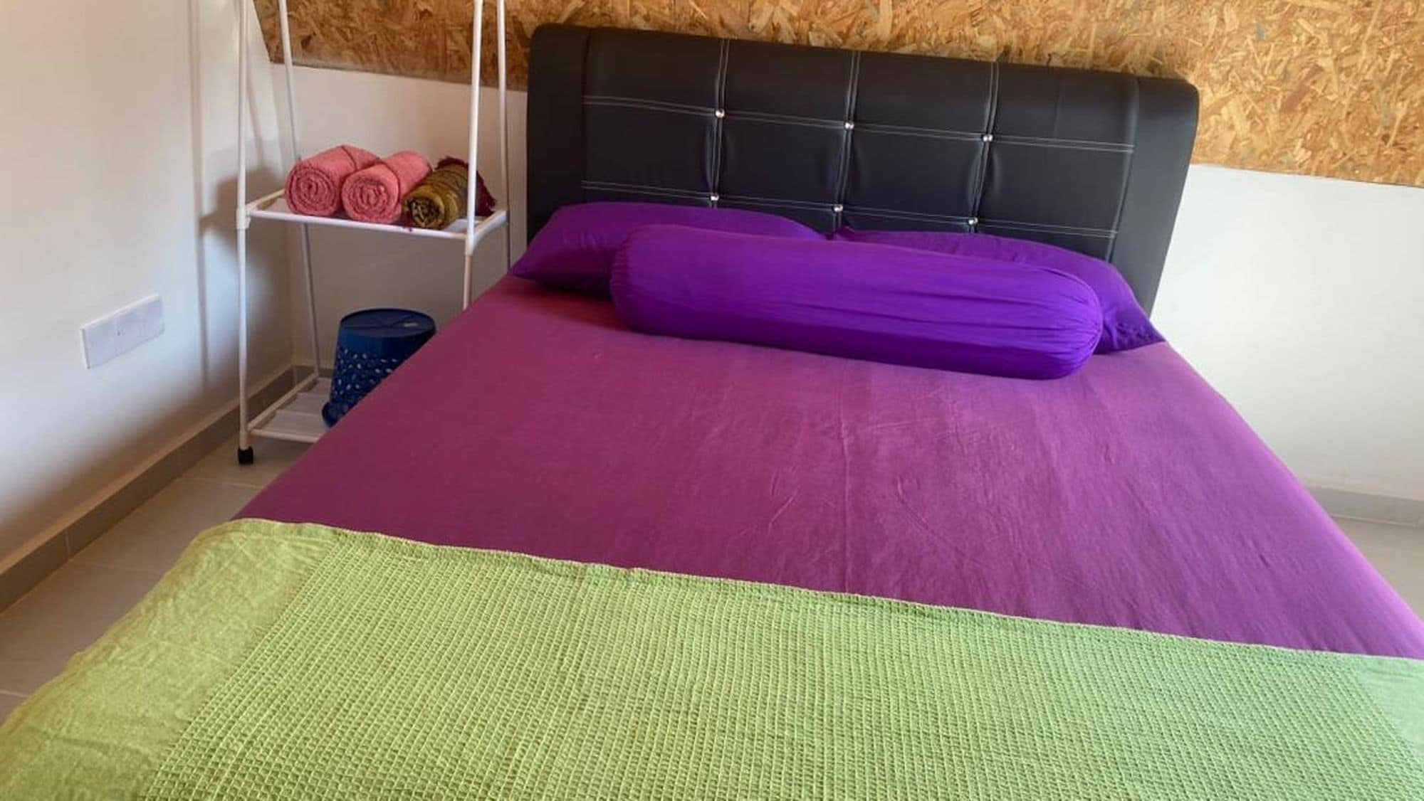 Deluxe Double Room | Desk, bed sheets