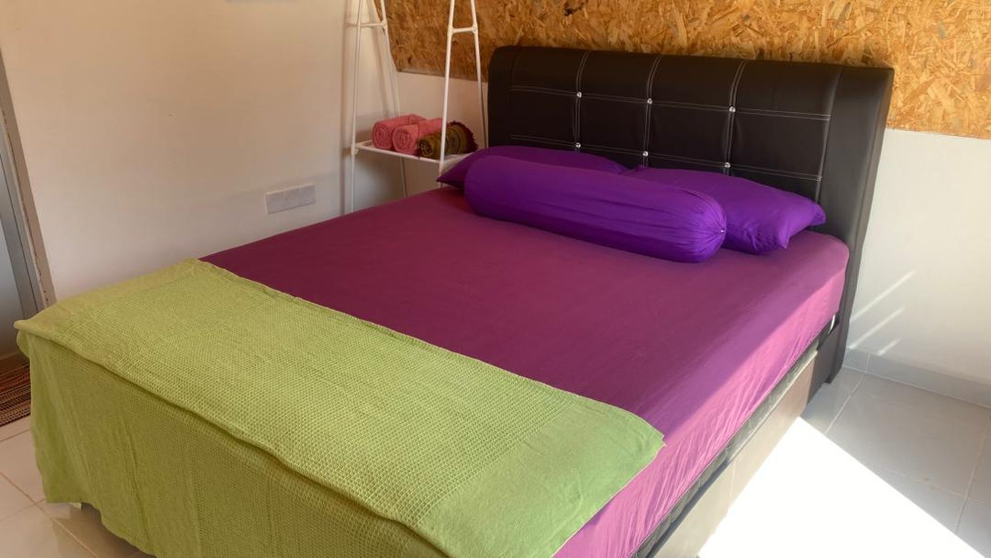 Deluxe Double Room | Desk, bed sheets