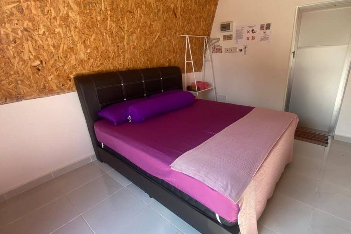 Deluxe Double Room | Desk, bed sheets