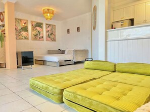 2 habitaciones, escritorio, tabla de planchar con plancha y wifi 