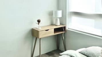 Desk, iron/ironing board, WiFi, bed sheets