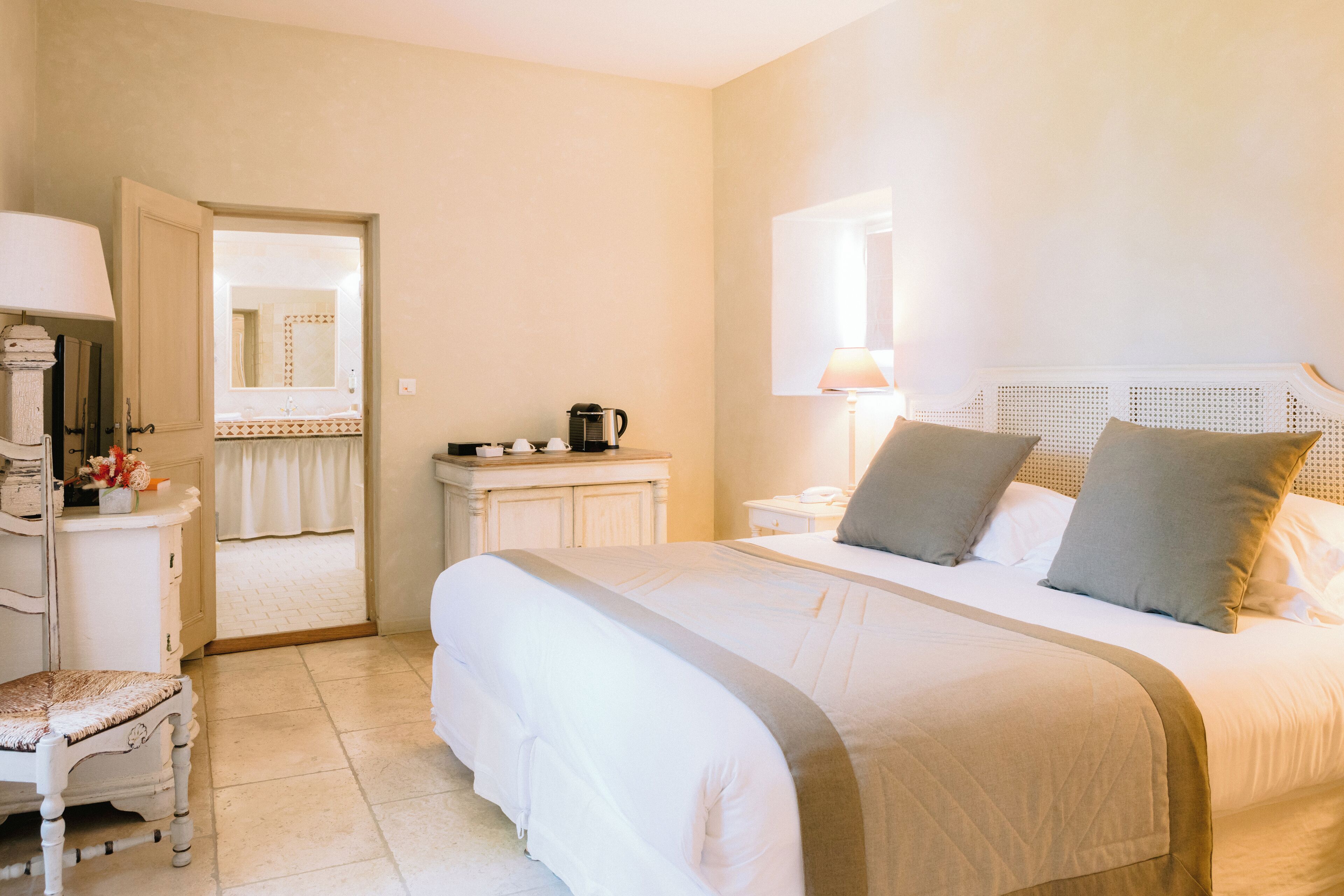 Chambre Double Supérieure, vue jardin | Coffres-forts dans les chambres, fer et planche à repasser