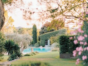 Property grounds - LE MAS DE LA ROSE (Orgon)