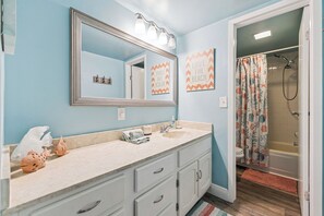 Shower, hair dryer, towels - 🌴 Castle Reef 201 🌊 Oceanfront 2 Bedrooms | 2 Bathrooms | Sleeps 7 (New Smyrna Beach)