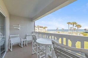 Property grounds - 🌴 Chateau by the Sea 21C | 2 Bedrooms | 2 Bathrooms | Sleeps 6 | Ocean View (New Smyrna Beach)