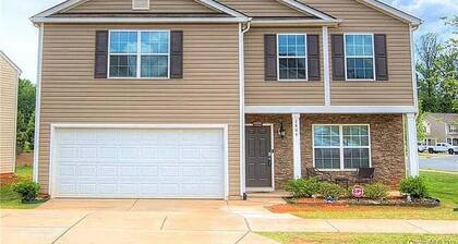 Modern 4BR Near Uptown Charlotte