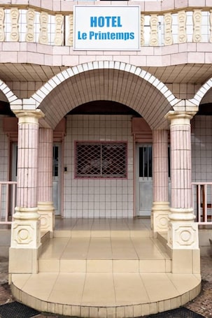 Fachada de la propiedad. hotel le printemps