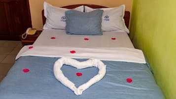 Skrivebord, skrivebord for bærbar PC og wi-fi (inkludert)