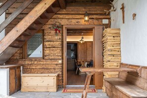 Outdoor dining - Beautiful ground floor flat few steps from centre (Cortina d'Ampezzo)