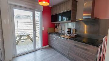 Kühlschrank, Mikrowelle, Ofen, Herdplatte