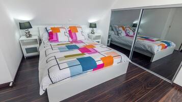 4 Schlafzimmer, Bügeleisen/Bügelbrett, WLAN, Bettwäsche