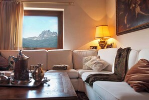 TV, offices - Classy typical apartment in Alvera' (Cortina d'Ampezzo)