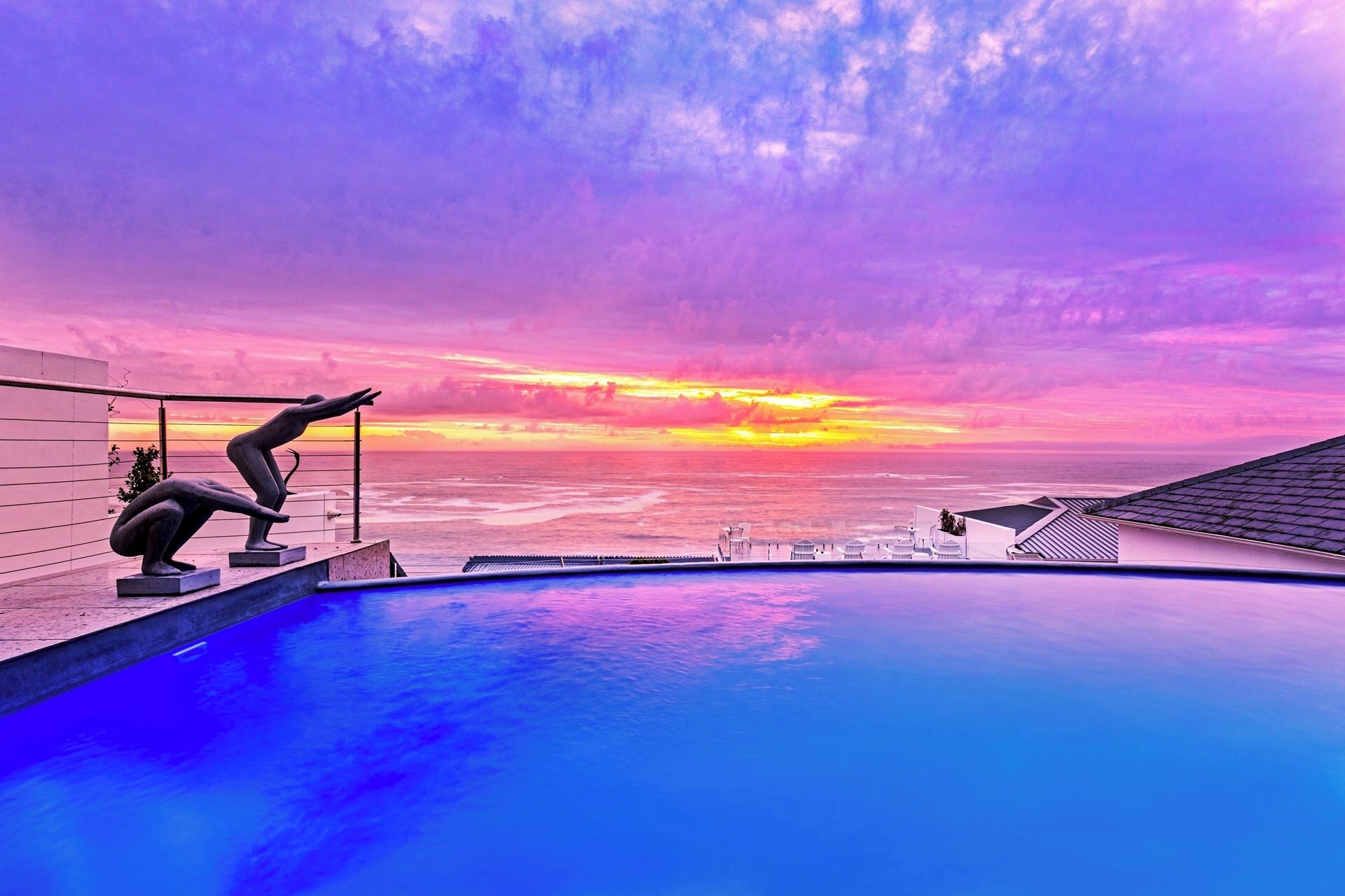 Outdoor pool, open 10:00 AM to 8:00 PM, pool loungers