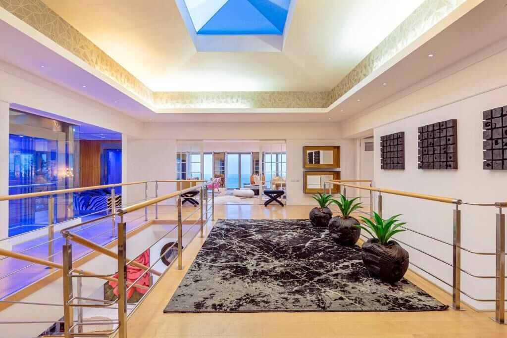 Vila superluxo, piscina particular, vista para o mar | Parte interna