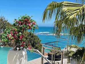 Outdoor pool, open 10:00 AM to 8:00 PM, sun loungers - YOLO Spaces - Clifton White House Villa (Cape Town)