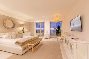 In-room safe, iron/ironing board, free WiFi - YOLO Spaces - Clifton White House Villa (Cape Town)