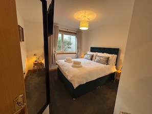 3 chambres, bureau, Wi-Fi, draps fournis