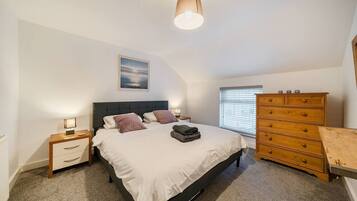 3 bedrooms, desk, iron/ironing board, WiFi