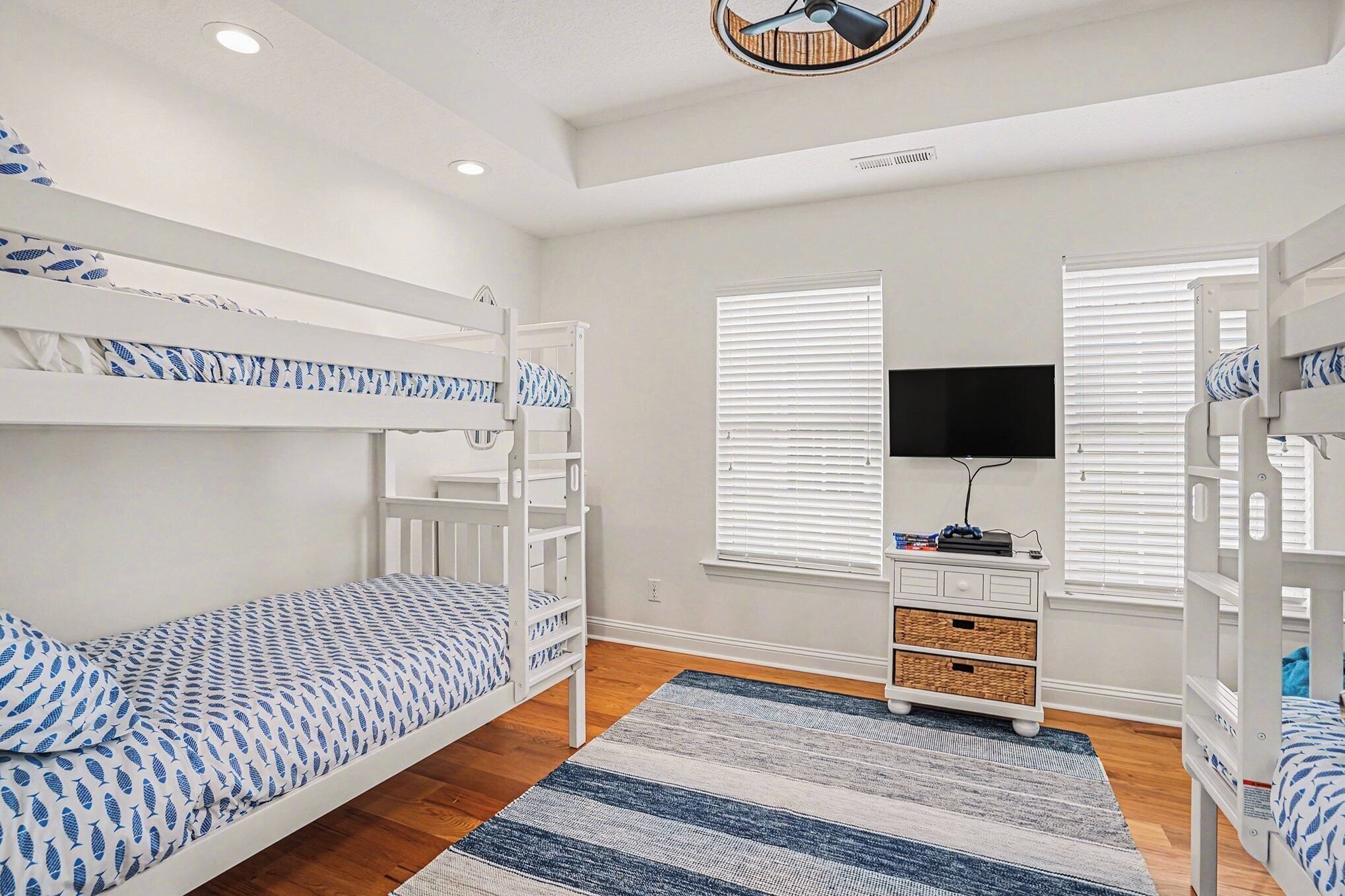 4 Schlafzimmer, Schreibtisch, Bügeleisen/Bügelbrett, Reisekinderbett