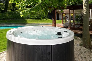 Bain à remous extérieur