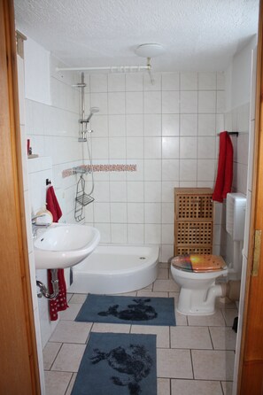 Dusche, Handtücher, Toilettenpapier