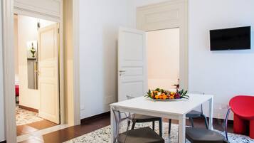 Deluxe Apartment | Dining