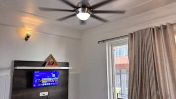 Dobbeltrom – deluxe, balkong, fjellutsikt | Innvendig