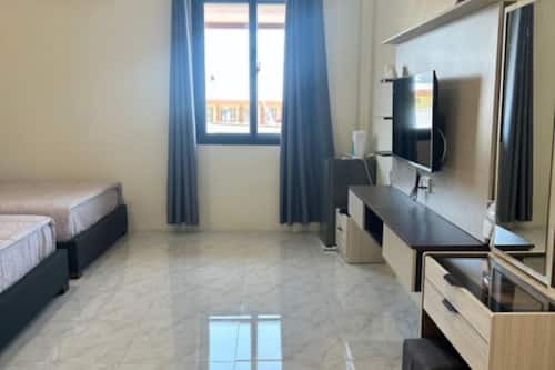 Suite Premium | Una scrivania, lenzuola
