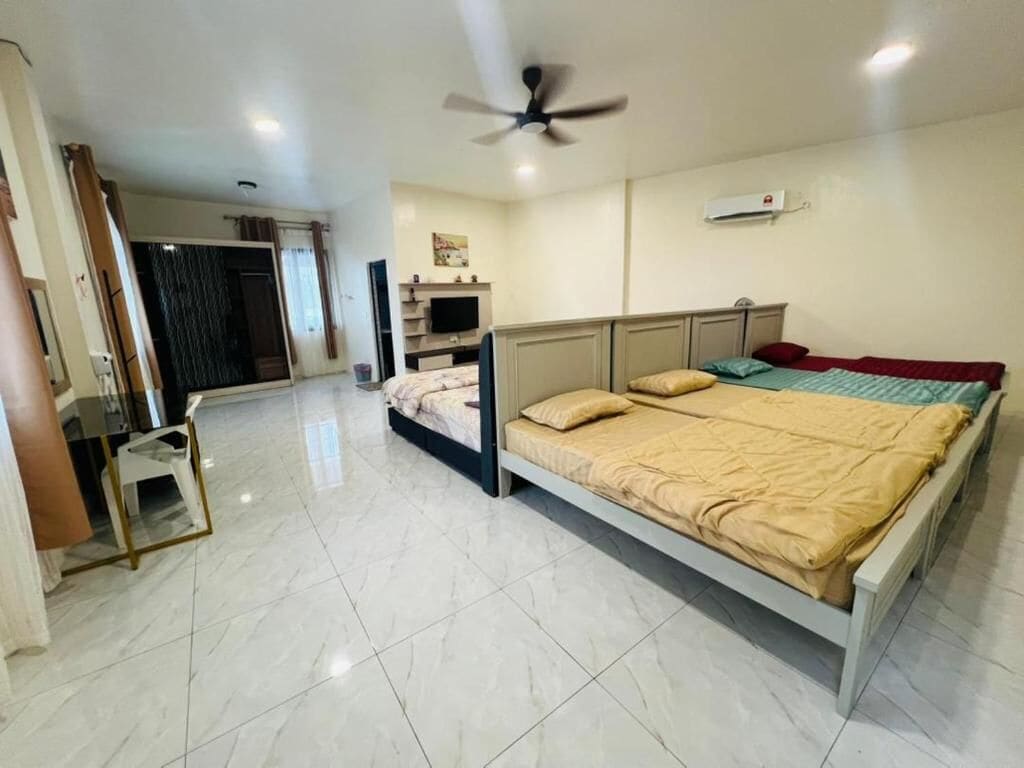 Quarto executivo | Escrivaninha, roupa de cama