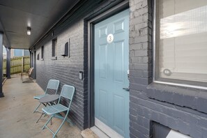 Exterior detail - Hillview Haven 3–Nashville Studio–Sleeps 4 (Nashville)